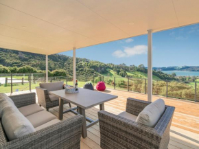 Peace and Paradise - Whitianga Holiday Home, Whitianga